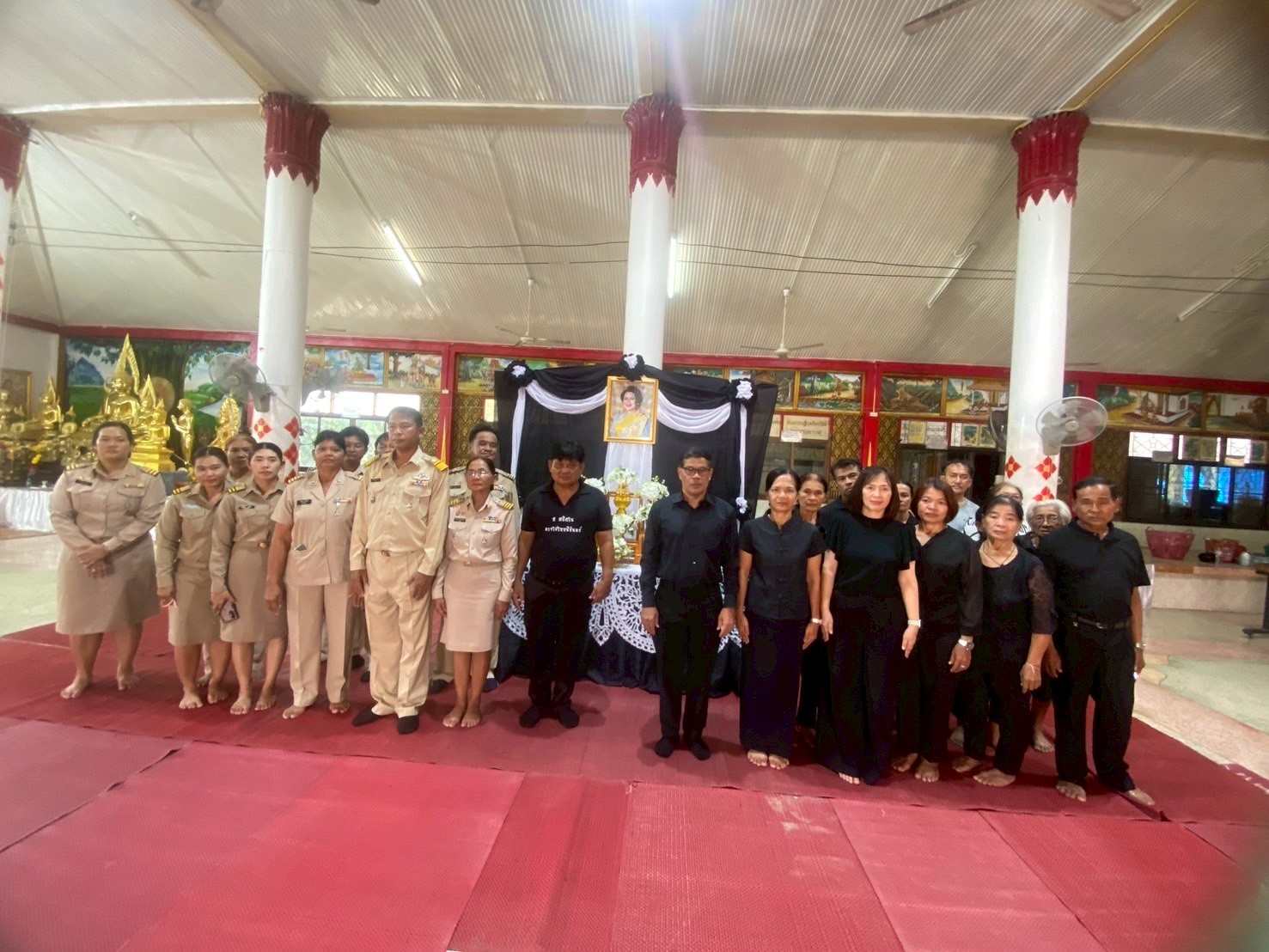 สพอ.เมืองพิษณุโลก เข้าร่วมกิจกรรมพิธีถวายความอาลัยแด่ สมเด็จพระนางเจ้าสิริกิติ์ พระบรมราชินีนาถ พระบรมราชชนนีพันปีหลวง โดยกองทุนแม่ของแผ่นดิน หมู่ที่ 2 ตำบลวังน้ำคู้