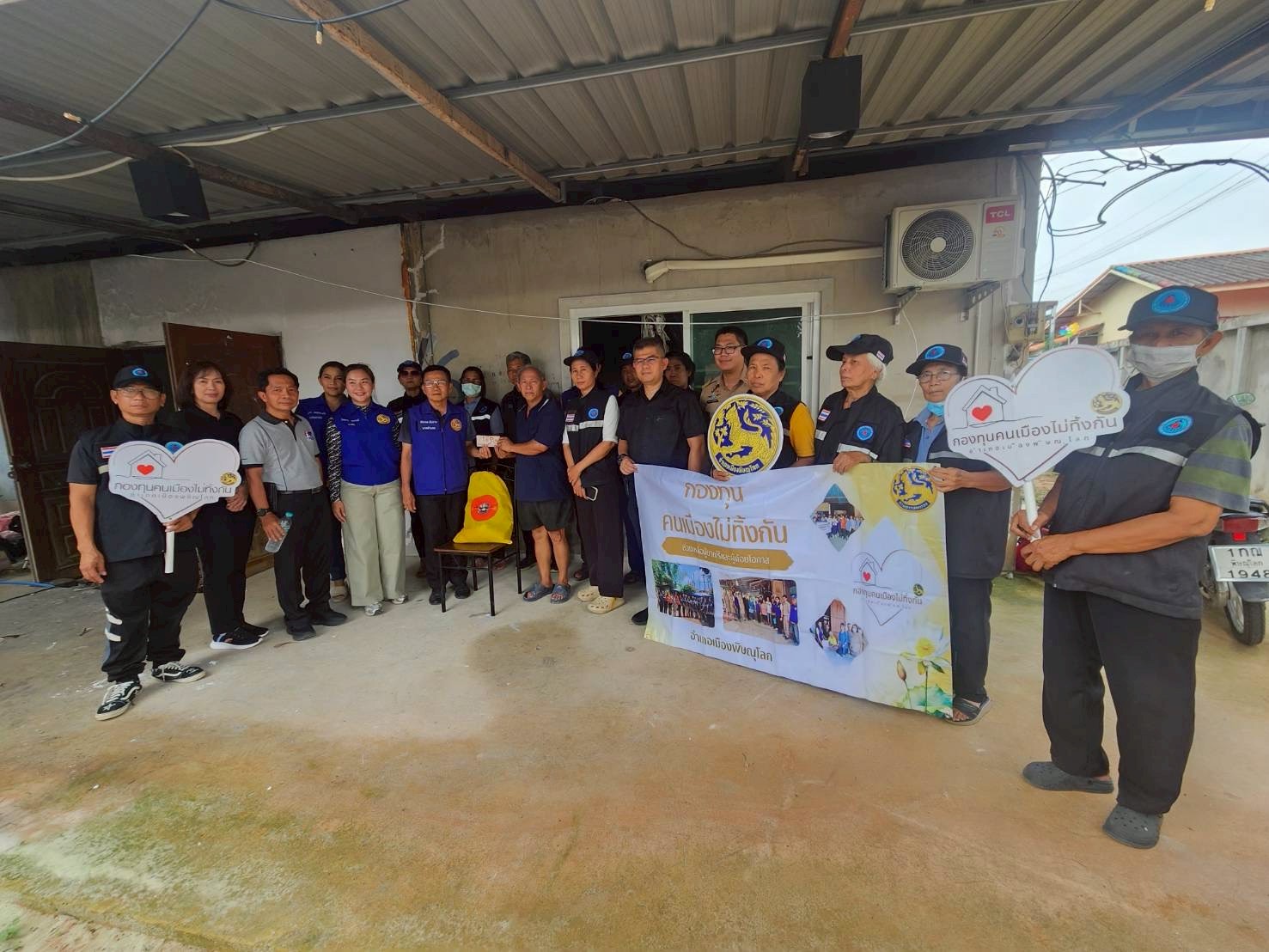 สพอ.เมืองพิษณุโลก ร่วมลงพื้นที่ตรวจสอบเหตุเพลิงไหม้บ้านเรือนประชาชนตำบลหัวรอ พร้อมมอบเงินช่วยเหลือ 