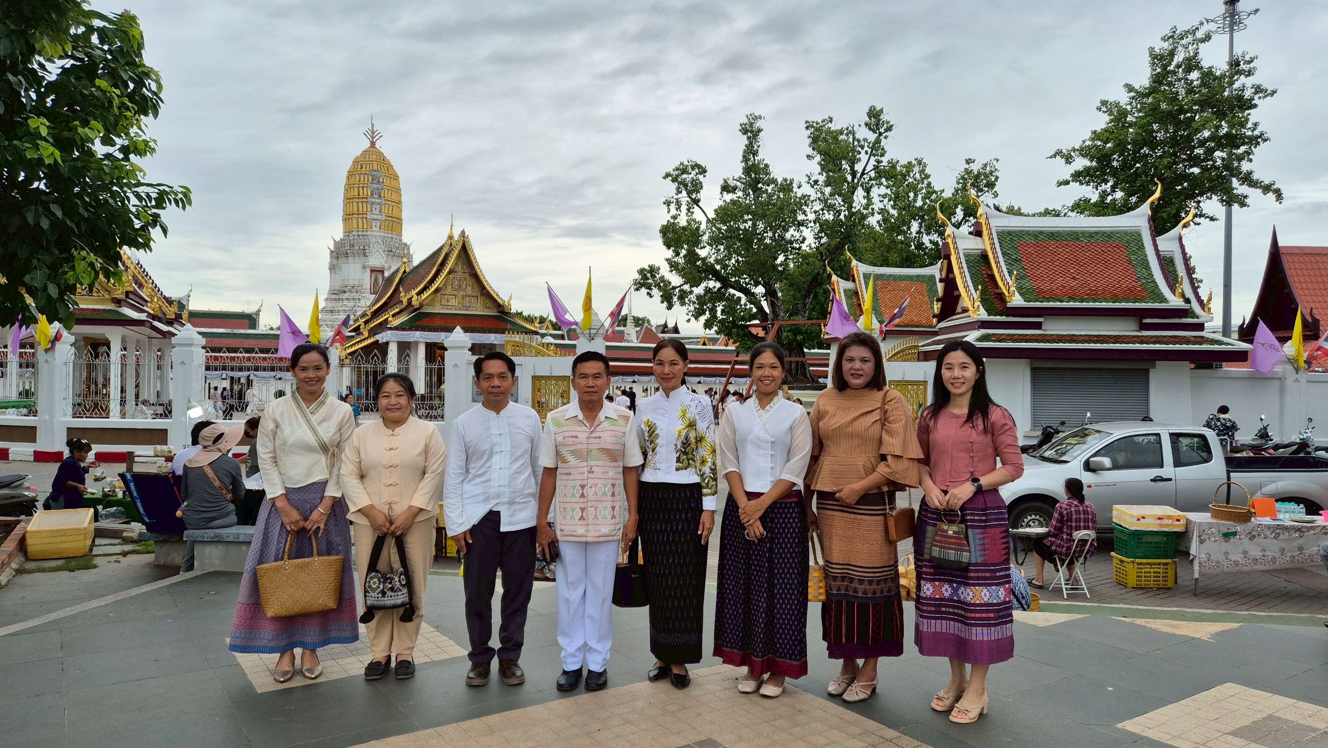  สพอ.เมืองพิษณุโลก เข้าร่วมกิจกรรม “ชินะราชา เบิกฟ้าเสริมบุญ สวมใส่ผ้าไทย ตักบาตรรับอรุณ หน้าวิหารเสริมพลังศรัทธา @เมืองสองแคว” และเยี่ยมชมตลาดริมน่าน หน้าวัดใหญ่ 