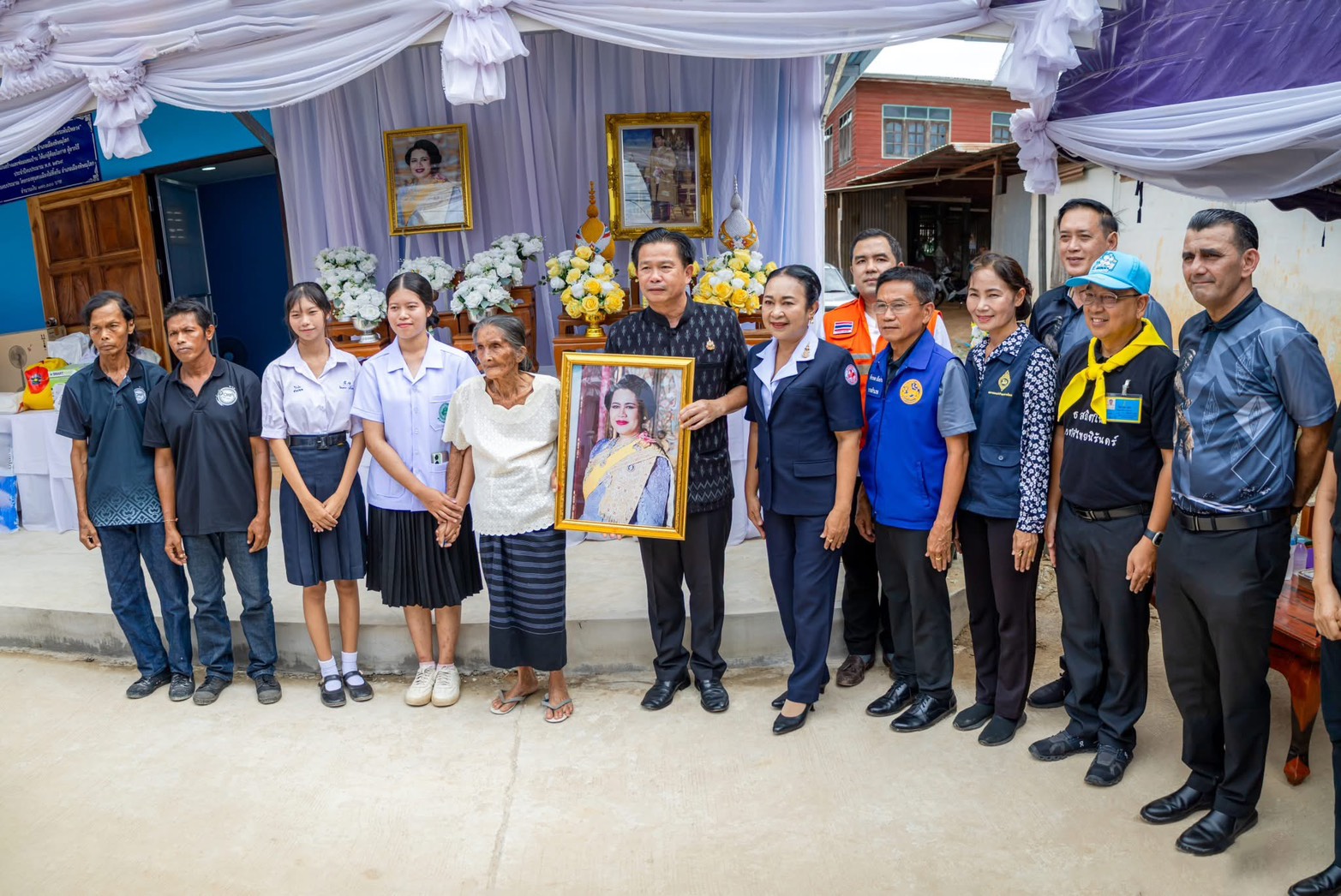  สพอ.เมืองพิษณุโลก ร่วมส่งมอบบ้านตามโครงการ “หนึ่งความดี ล้านความรัก ภูมิใจภักดิ์พระพันปีหลวง” มอบโอกาส สร้างคุณภาพชีวิต และความมั่นคงทางอาหารแก่ผู้ด้อยโอกาส